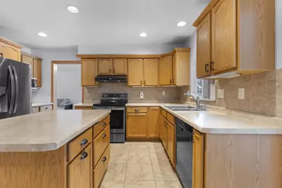 1325 S Westhaven Drive, Oshkosh, WI 54904 - Photo 14