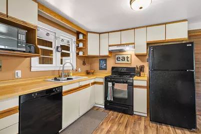 1427 Oak Street, Oshkosh, WI 54901 - Photo 2