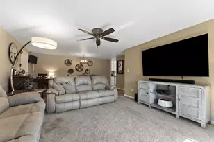 1043 Marvelle Ln, Green Bay, WI 54304 - Photo 14