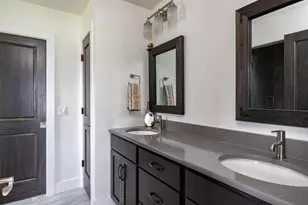 1712 Addie Pkwy, Oshkosh, WI 54904 - Photo 16