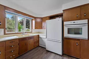 319 Parker Ave, Algoma, WI 54201 - Photo 8