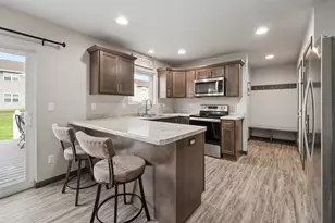 2406 Hendricks Ave, Kaukauna, WI 54130 - Photo 6