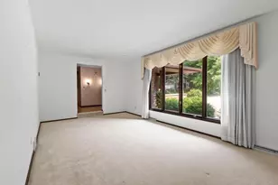 2450 Hillside Ln, Green Bay, WI 54302 - Photo 6