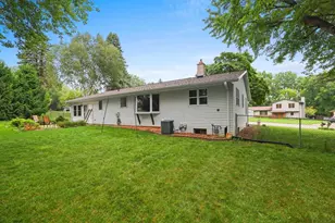 2925 Devroy Ln, Green Bay, WI 54313 - Photo 10