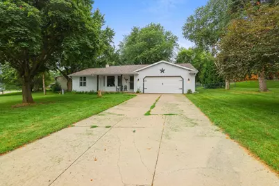2925 Devroy Lane, Green Bay, WI 54313 - Photo 2