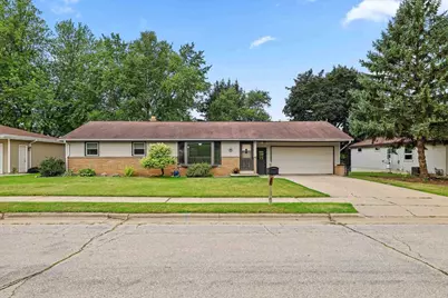 374 Skyline Boulevard, Green Bay, WI 54302 - Photo 2
