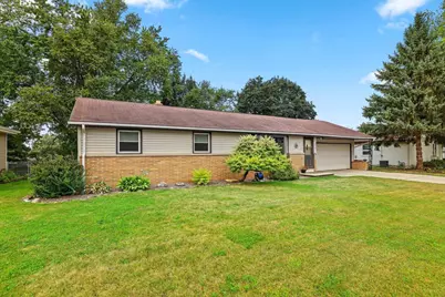374 Skyline Boulevard, Green Bay, WI 54302 - Photo 4