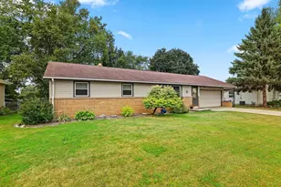 374 Skyline Blvd, Green Bay, WI 54302 - Photo 4