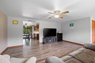 374 Skyline Blvd, Green Bay, WI 54302 - Photo 8