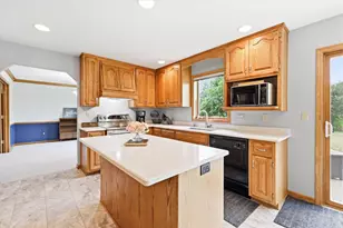 1990 Tyler Ln, De Pere, WI 54115 - Photo 6