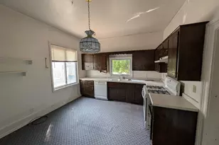 726 S Jackson St, Green Bay, WI 54301 - Photo 8