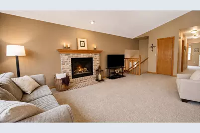 3171 Mockingbird Way, Oshkosh, WI 54904 - Photo 4