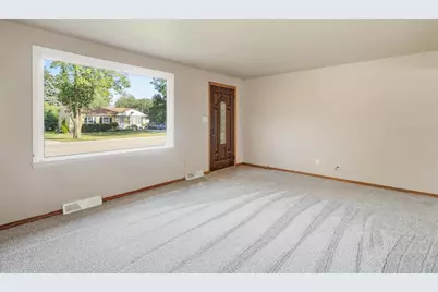 132 Blithe Street, Green Bay, WI 54303 - Photo 2