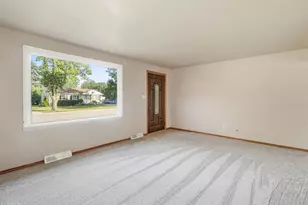 132 Blithe St, Green Bay, WI 54303 - Photo 2