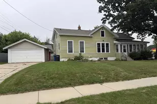 4 Prospect Ave, Oshkosh, WI 54901 - Photo 1