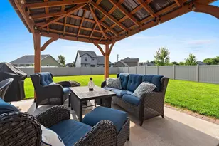 512 Pebblestone Cir, Hobart, WI 54155 - Photo 34