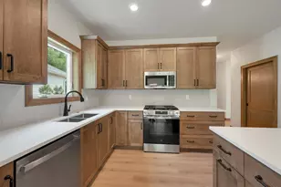3152 E River Dr, Green Bay, WI 54301 - Photo 10