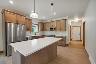 3152 E River Dr, Green Bay, WI 54301 - Photo 8