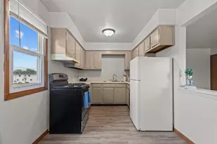 1860 Evans St, Oshkosh, WI 54901 - Photo 2