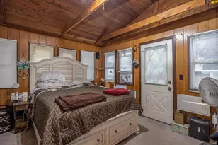 1049 Gillingham Rd, Neenah, WI 54956 - Photo 8