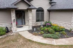 W13424 Burr Oak Ct, Coloma, WI 54930 - Photo 2