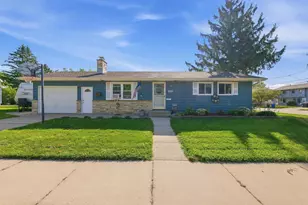 106 N Meadow St, Oshkosh, WI 54902 - Photo 1