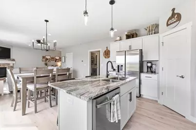 2601 St Thomas Lane, Neenah, WI 54956 - Photo 6