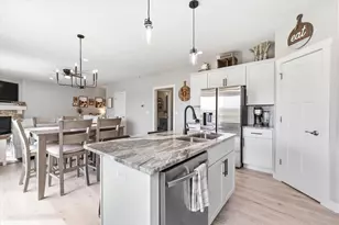 2601 St Thomas Ln, Neenah, WI 54956 - Photo 6
