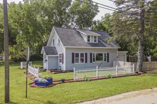 131 Pine St, Waupaca, WI 54981 - Photo 2
