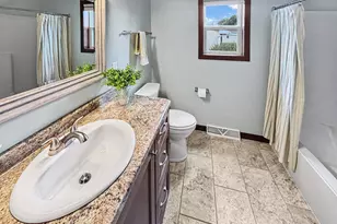 560 Superior Rd, Green Bay, WI 54311 - Photo 14