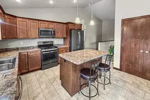 560 Superior Rd, Green Bay, WI 54311 - Photo 8