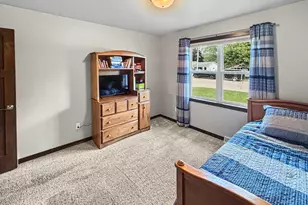 560 Superior Rd, Green Bay, WI 54311 - Photo 12