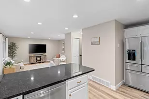 1061 Patrick Ct, Neenah, WI 54956 - Photo 8