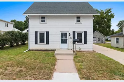 407 Hamburg Street, Ripon, WI 54971 - Photo 2