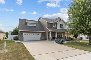 2876 Chrystella Dr, Menasha, WI 54952 - Photo 2