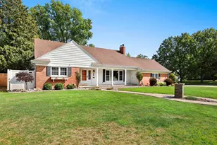 1153 Highview Ln, Green Bay, WI 54304 - Photo 4
