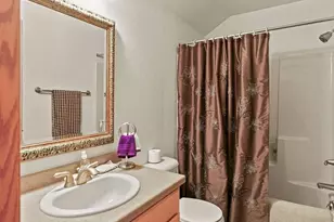711 W Packer Ave, Oshkosh, WI 54901 - Photo 8