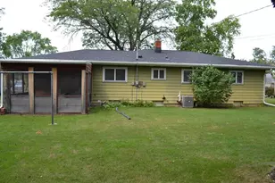 1138 Higgins Ave, Neenah, WI 54956 - Photo 4