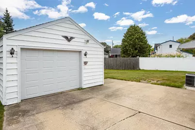 1609 W Murdock Avenue, Oshkosh, WI 54901 - Photo 18