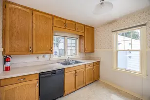 1609 W Murdock Ave, Oshkosh, WI 54901 - Photo 6