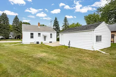 1609 W Murdock Avenue, Oshkosh, WI 54901 - Photo 14