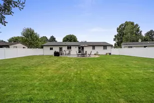 2360 Kincaid Ave, Oshkosh, WI 54904 - Photo 14
