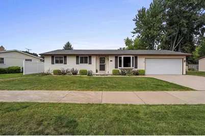 2360 Kincaid Avenue, Oshkosh, WI 54904 - Photo 2