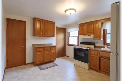 825 Stony Brook Lane, Green Bay, WI 54304 - Photo 4