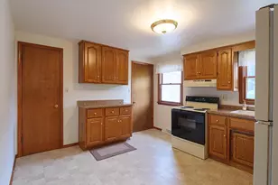 825 Stony Brook Ln, Green Bay, WI 54304 - Photo 4
