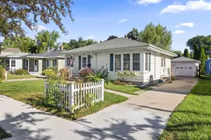 1342 Waugoo Ave, Oshkosh, WI 54901 - Photo 2