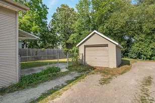 1274 Elmwood St, Oshkosh, WI 54901 - Photo 18