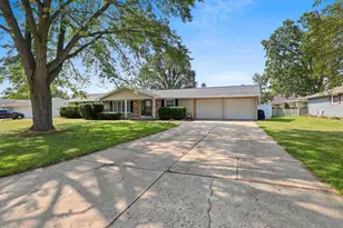 1327 Skylark Ln, Green Bay, WI 54313 - Photo 2