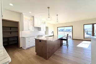 2146 Aurrailia Ct, Green Bay, WI 54311 - Photo 4
