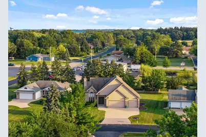 2705 Oakwood Circle, Oshkosh, WI 54904 - Photo 48